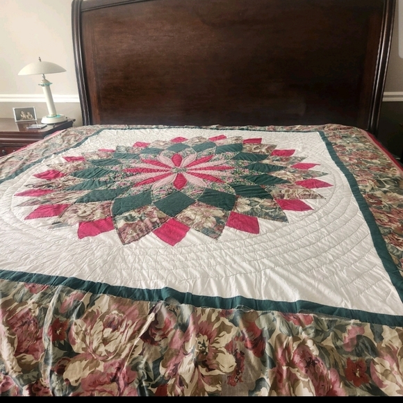 Handmade Other - HANDMADE Dahlia Medallion Quilt Full Queen Patchwork Hand Quilted 80 x 94 FLAWS
